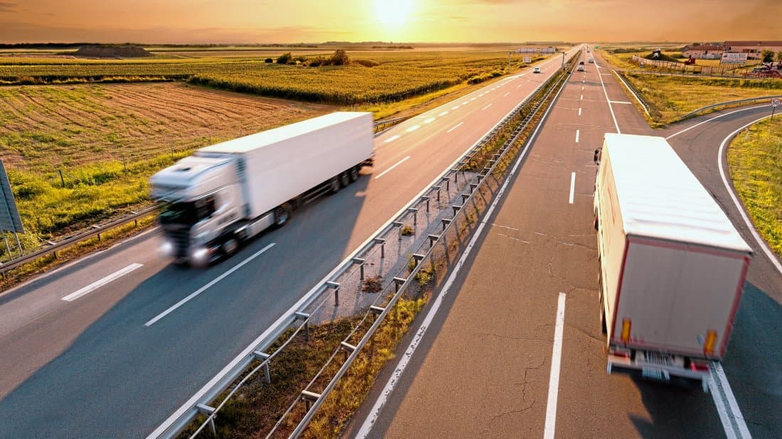 Brummi-Fahrer hatte es besonders eilig – jetzt geht er erstmal zu Fuß!