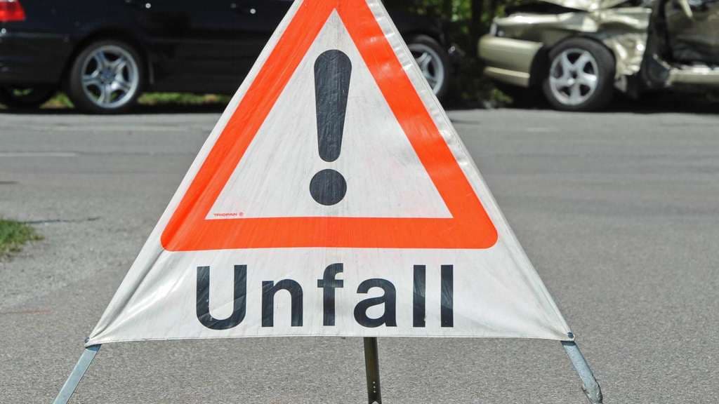 Brummi-Fahrer verursacht 20.000 Euro Schaden - und fährt einfach weiter