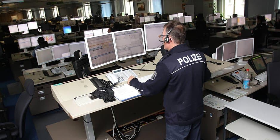 Busfahrer als Lebensretter 33-Jähriger entdeckt verwirrte Seniorin auf der Straße