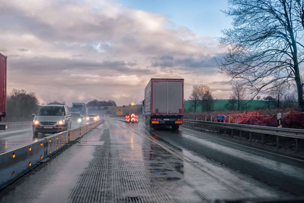 Lkw-Maut-Fahrleistungsindex: Erholt sich auf weiter niedrigem Niveau
