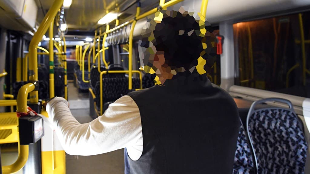 Busfahrer fühlt sich hinter neuer Sicherheitsscheibe unsicher