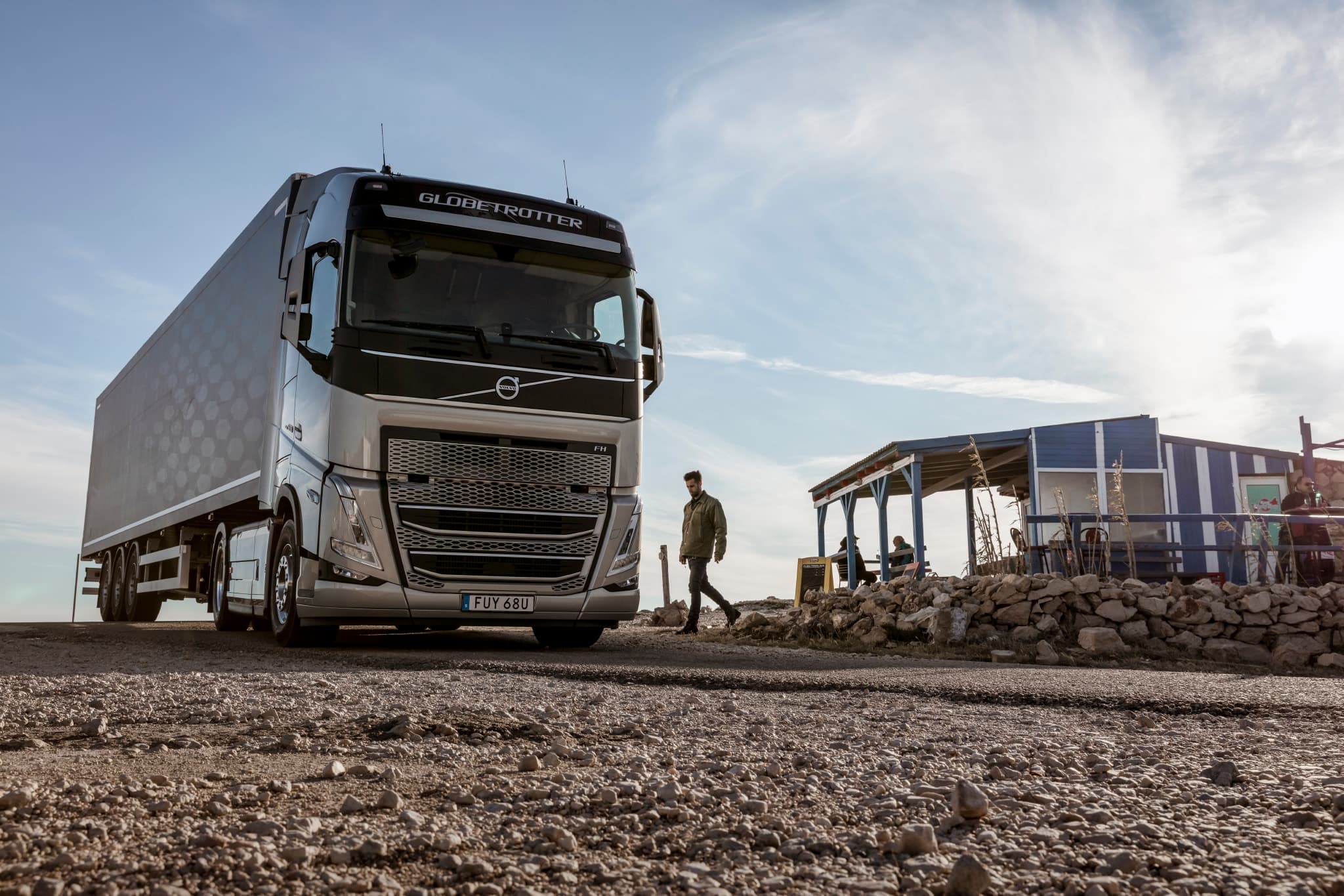 Volvo Trucks beginnt den Verkauf der neuen Lkw in Deutschland und stellt dabei den Fahrer in den Fokus