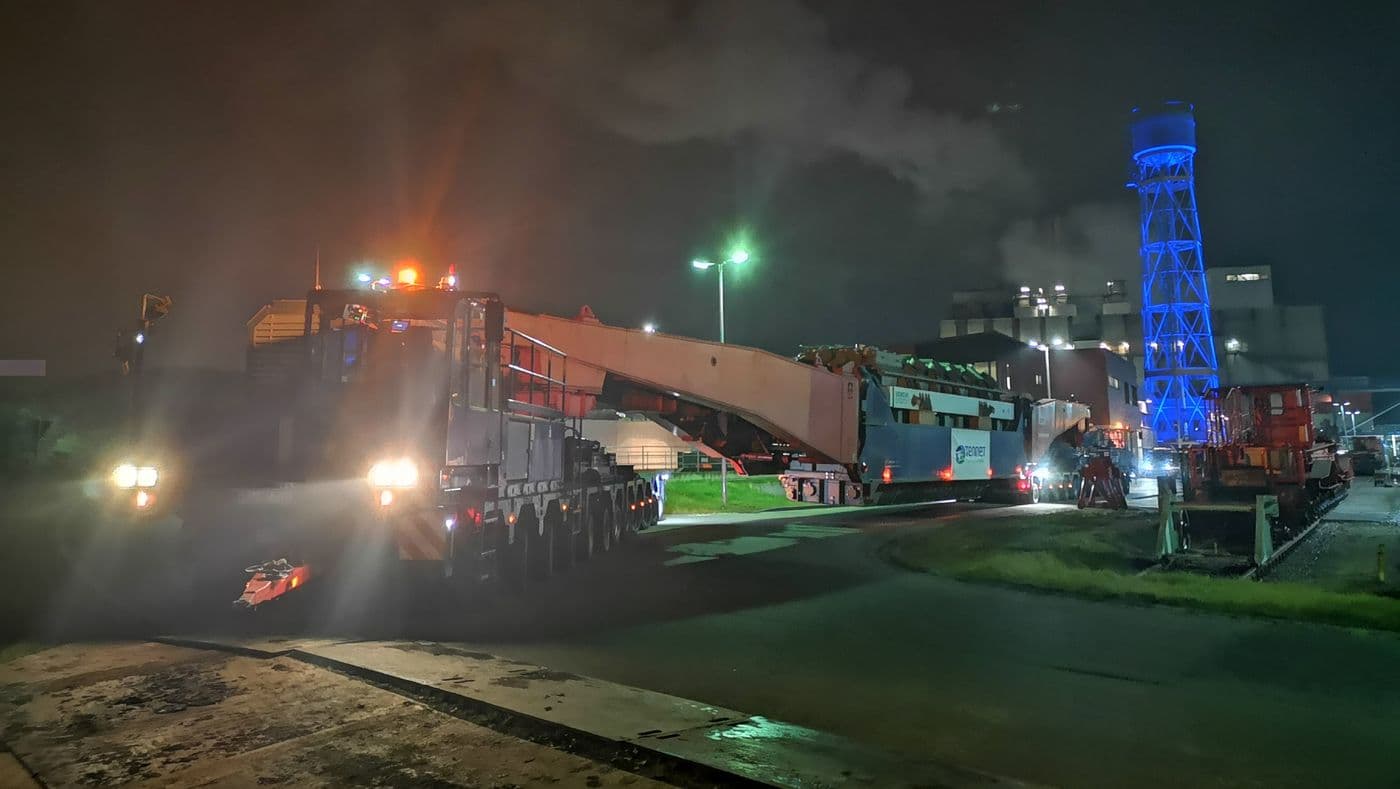Schwertransport bringt 400-Tonnen-Trafo nach Schwandorf