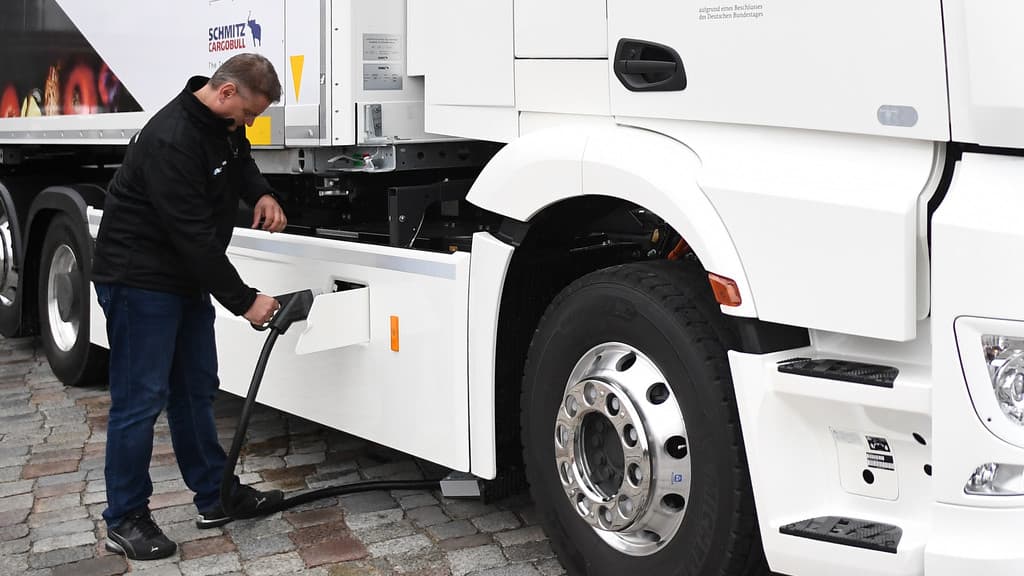 Lkw vs. Klimaschutz: Wie es um alternative Antriebe steht