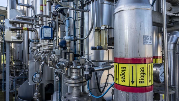 <a href="https://www.verkehrsrundschau.de/nachrichten/transport-logistik/studie-zur-dekarbonisierung-bio-cng-im-gueterverkehr-ganz-vorne-3309962">Studie zur Dekarbonisierung: Bio-CNG im Güterverkehr ganz vorne</a>