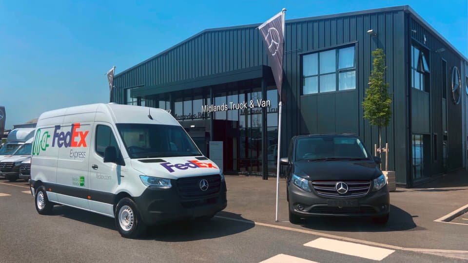 Mercedes-Benz Vans und FedEx Express® bringen die Elektromobilität voran