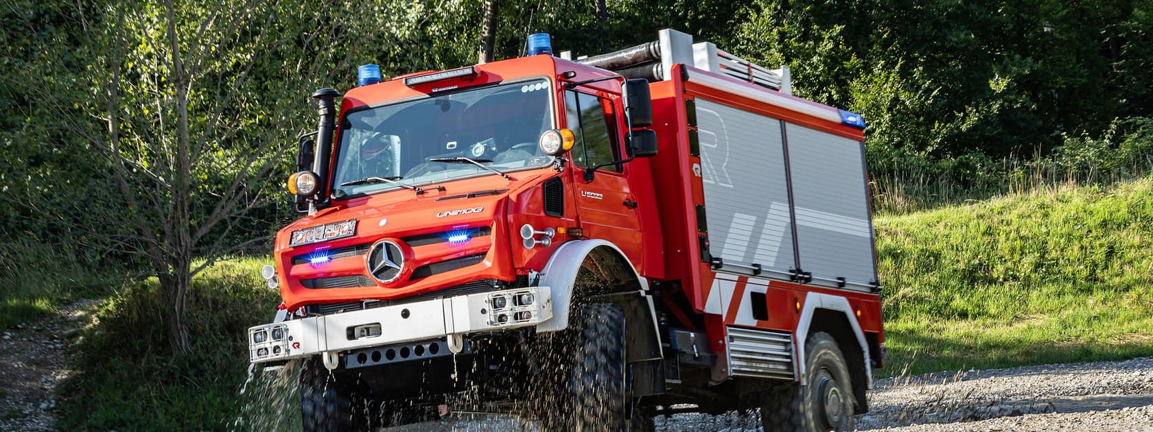 Mercedes-Benz Special Trucks zeigt auf der RETTmobil einen hochgeländegängigen Unimog als Tanklöschfahrzeug