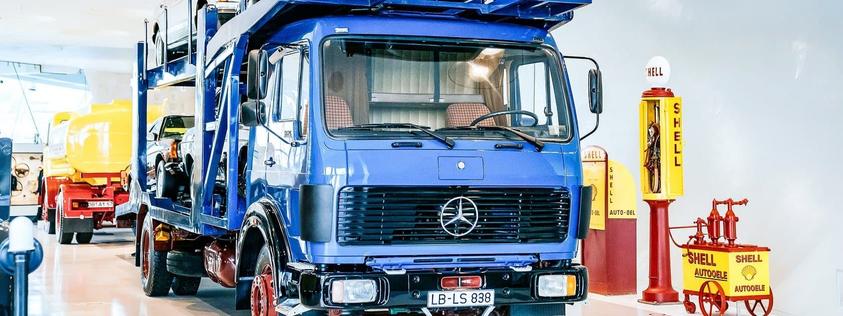 Gigant in luftiger Höhe: Der Autotransporter im Mercedes-Benz Museum