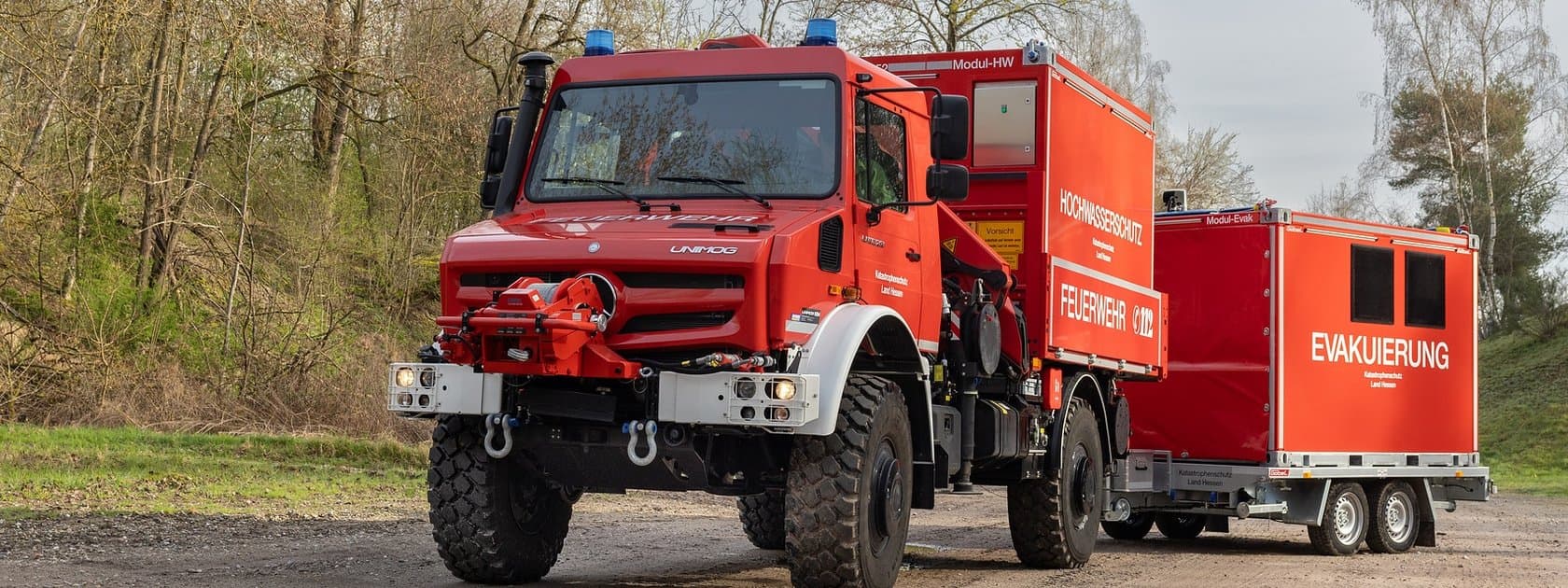 26 multifunktionale Unimog mit Kran heben hessischen Bevölkerungsschutz auf neues Level