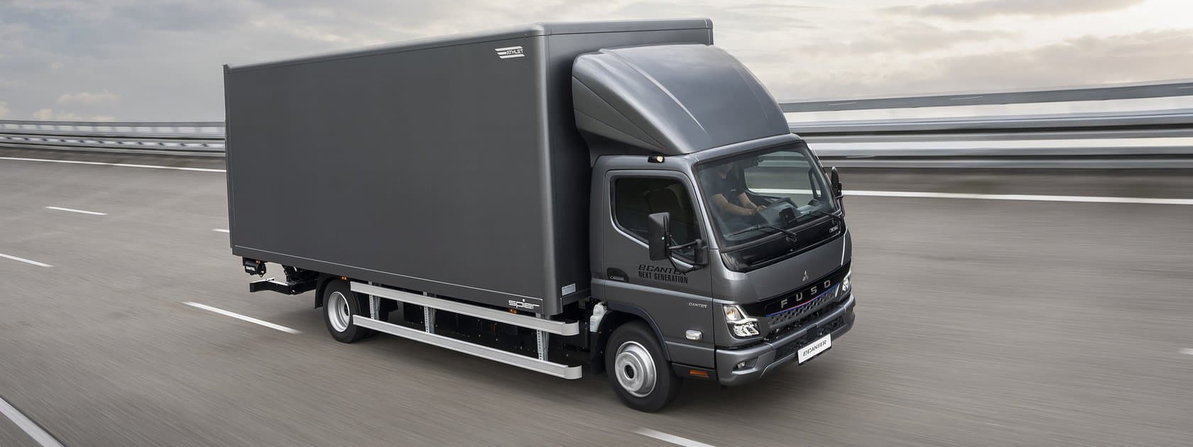 Elektromobilität für alle Anwendungsgebiete: FUSO zeigt auf der IAA Transportation den vollelektrischen eCanter mit vielfältigen Aufbauvarianten und neuesten Sicherheitsfeatures