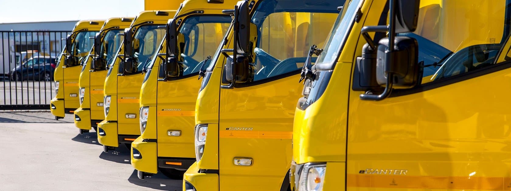 Daimler Truck Marke FUSO übergibt 22 vollelektrische eCanter an Planway Logística in Spanien