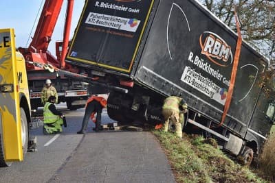 Unfallflucht bei LKW-Unfall