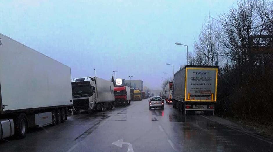 Ärger über parkende Lkw