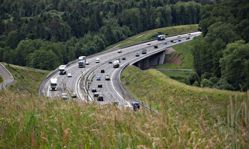 A8: Mit 2,6 Promille am Steuer eines 40-Tonners