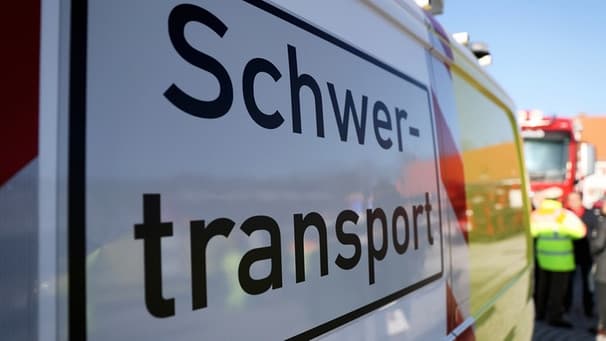 Schwertransport durch Nürnberger Südstadt