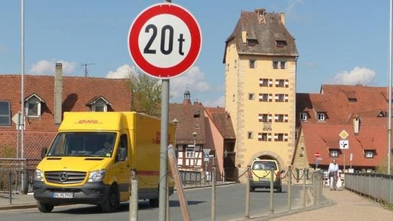 Appell an Fahrer: Kuhpegnitzbrücke ächzt unter Brummi-Last