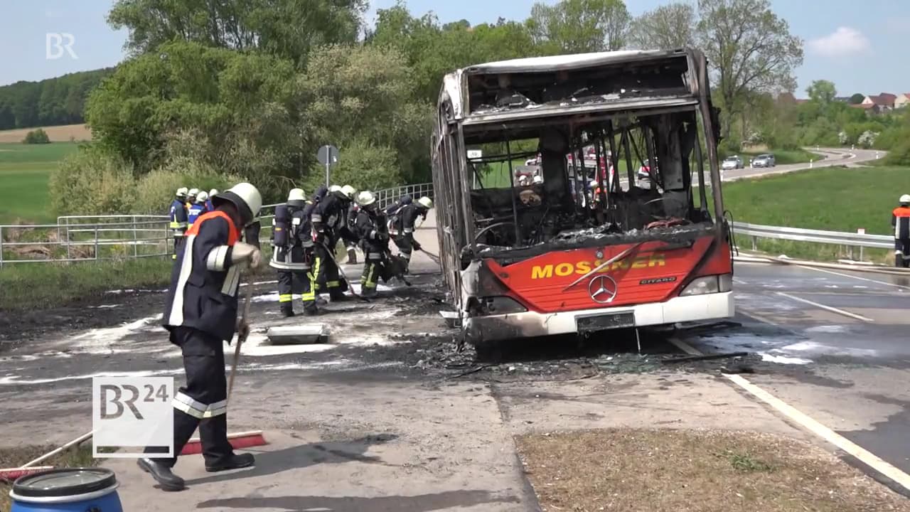Bei Stetten brennt Schulbus komplett aus – kein Kind verletzt