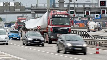 Elbtunnel: Schwertransport setzt Fahrt fort