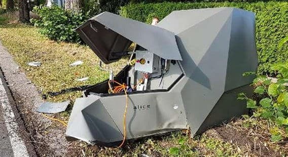 Lkw fährt 125.000 Euro-Blitzer zu Schrott