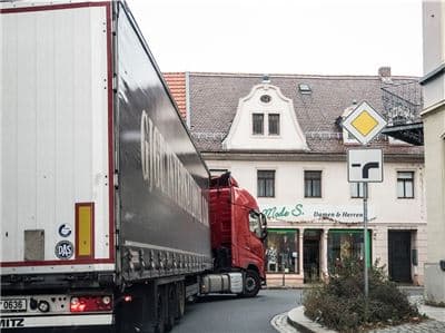 Brummis drehen Kreise am Kreisel