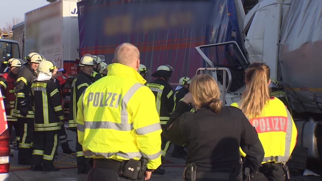 Lkw-Unfall auf A7: 400.000 Euro Schaden