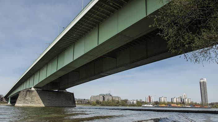 Kölner Zoobrücke für schwere Lkw gesperrt
