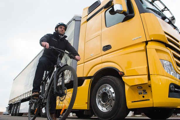 Schon 28 tote Radfahrer! Trotzdem verweigern Sachsens Behörden Lkw-Warnsysteme