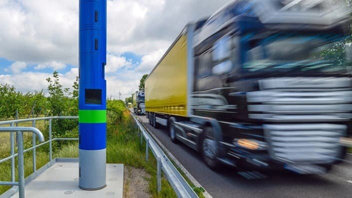 Blaue Mautsäulen: Weniger Lkw-Lärm im Kreis Euskirchen