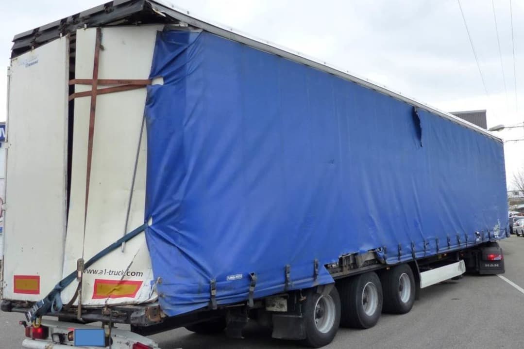 Polizei zieht schrottreifen 40-Tonner aus dem Verkehr