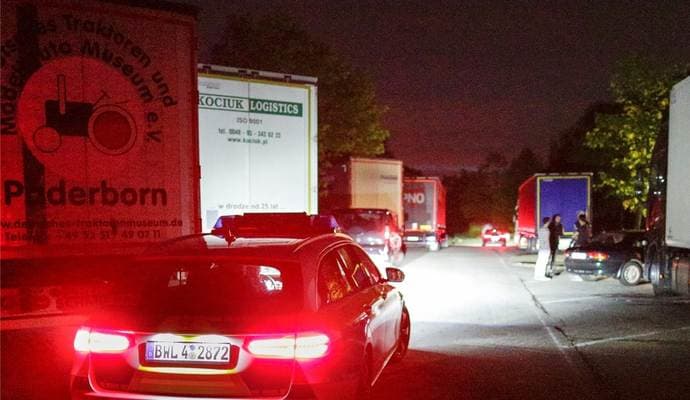 Dunkle Geschäfte an der A8? Wie nutzen Lkw-Fahrer das Sonntagsfahrverbot?