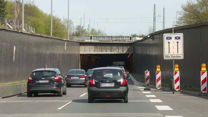 Schwere Laster dürfen wieder über Kölner Zoobrücke