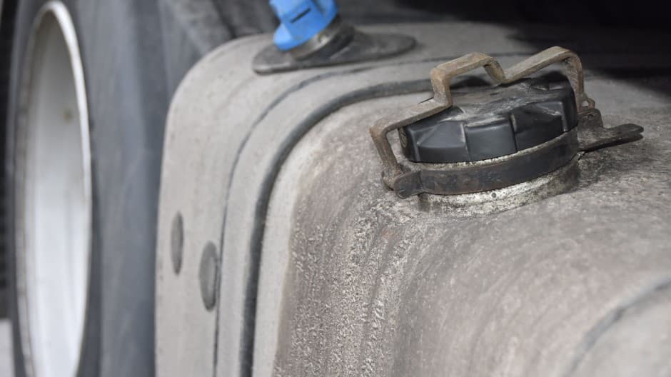Der Fahrer schläft: Diebe zapfen 650 Liter Diesel ab