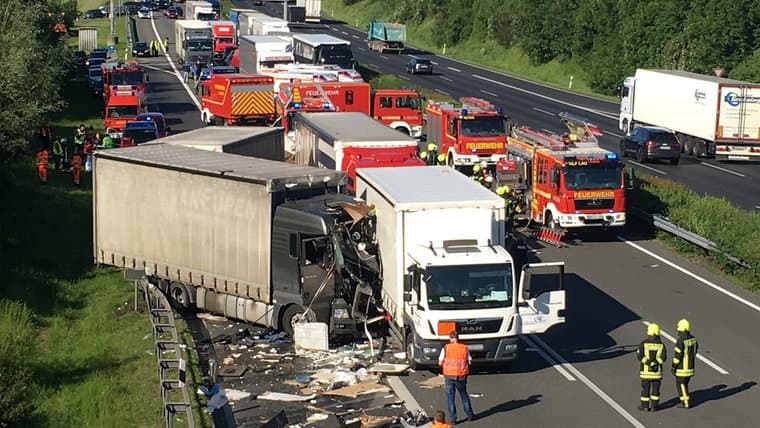 Lkw-Fahrer stirbt nach Unfall auf A2