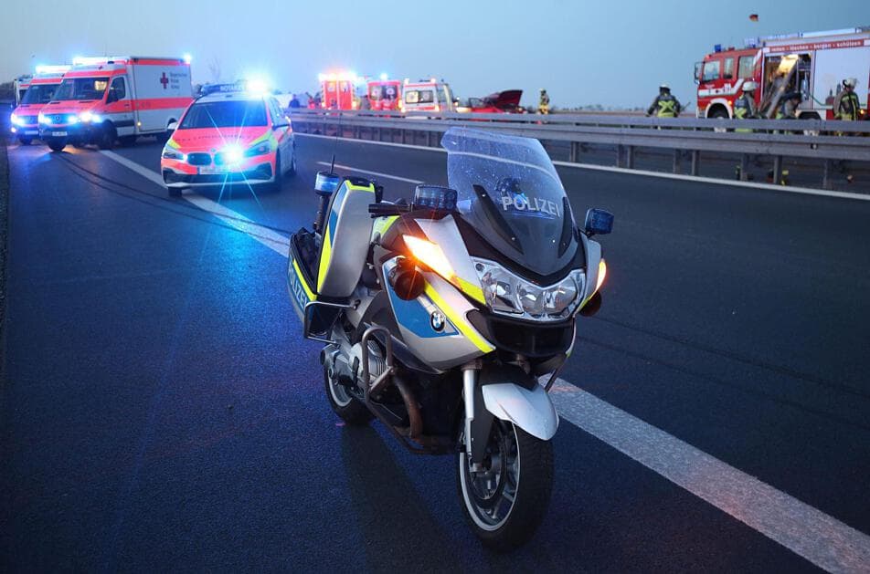Lkw-Unfall auf A9: Rettungsgasse notwendig