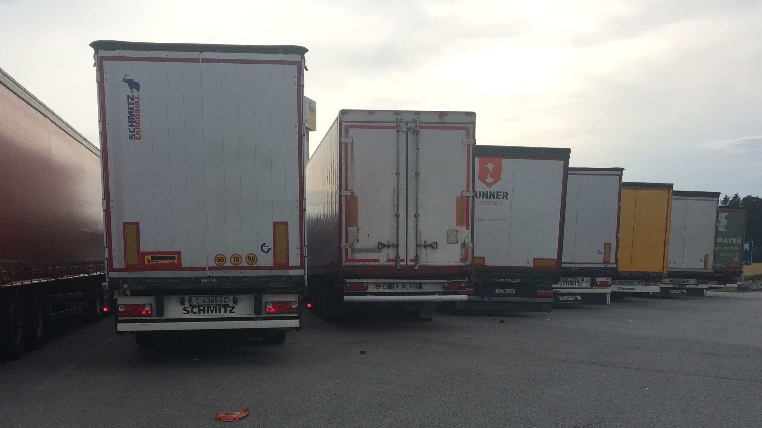 DGB und Hofreiter fordern bessere Bezahlung in Lkw-Branche