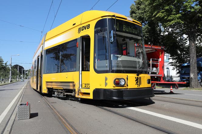 Busfahrer übersieht Straßenbahn