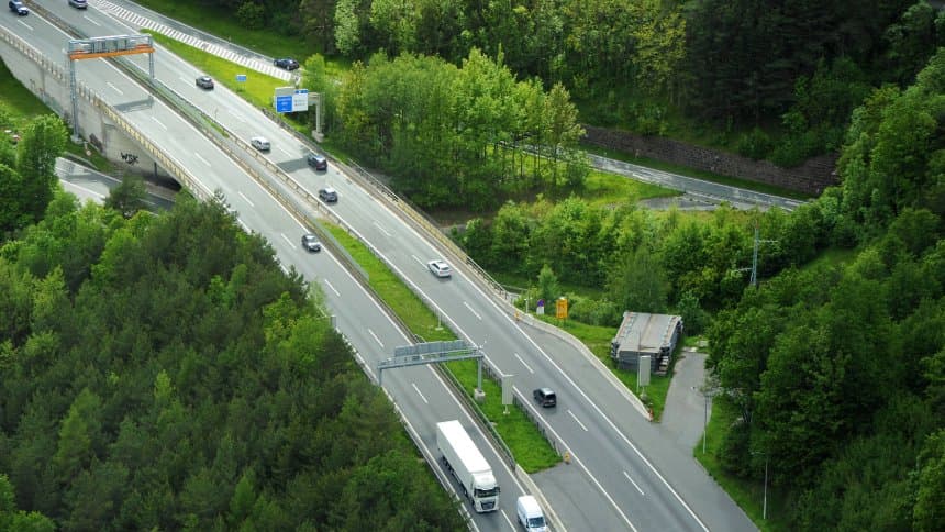 Söder will Erhöhung der Lkw-Maut prüfen
