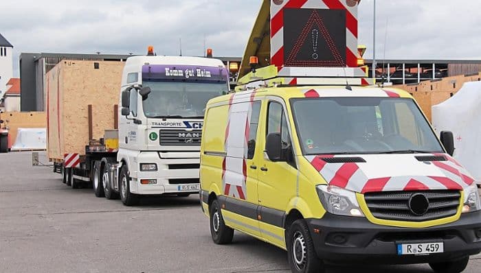 Neue Begleitfahrzeuge sparen nächtliche Polizeieinsätze