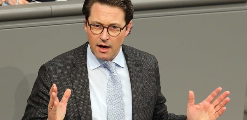Scheuer will mehr gegen den Parkplatzmangel bei Lkw tun