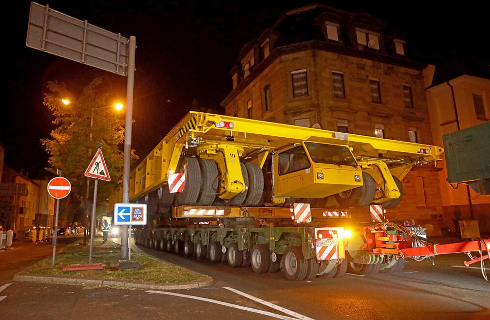 Schwertransport durchquert Heilbronn und die Region