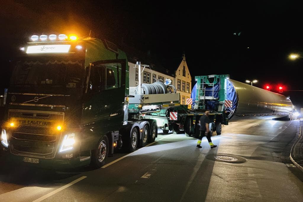 Millimeterarbeit um Mitternacht