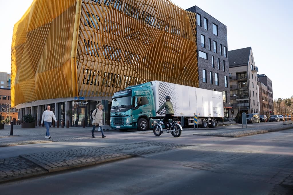 Für mehr Sicherheit - Volvo Trucks stattet elektrische Lkw mit speziellen akustischen Signalen aus