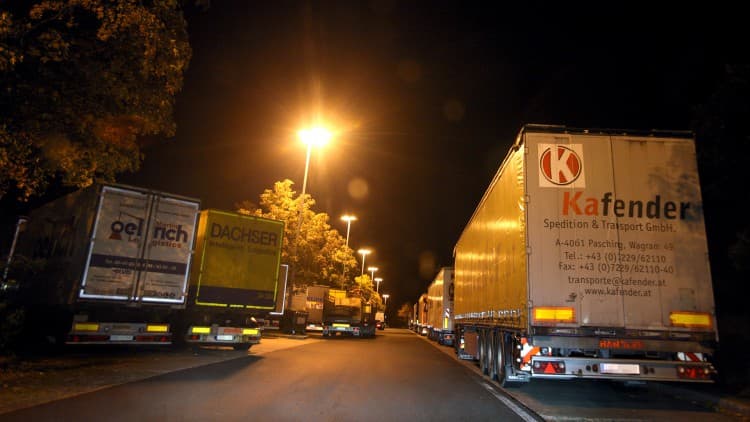 Neue Autobahn-App informiert zu Stellplätzen