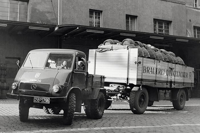 Unimog hilft beim Durst löschen
