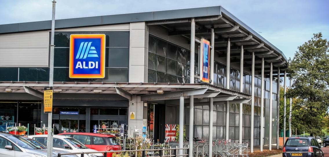 Leere Regale und Lieferschwierigkeiten – Aldi erhöht Löhne von Lkw-Fahrern