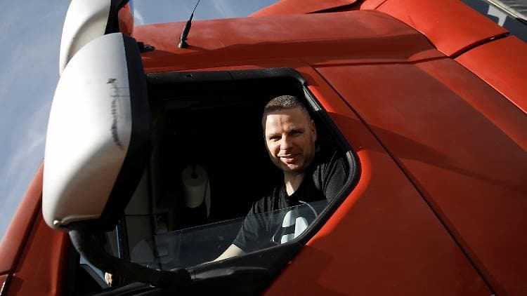 Polnische Lkw-Fahrer bremsen Johnson aus