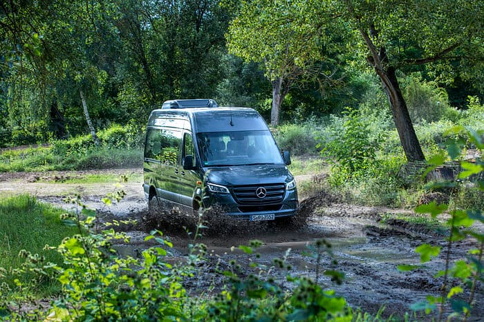 Verkaufsstart im September: Mercedes-Benz Sprinter mit umfassend aktualisierter Antriebstechnik und innovativem Schiebetürsystem ‚Speed Delivery Door‘