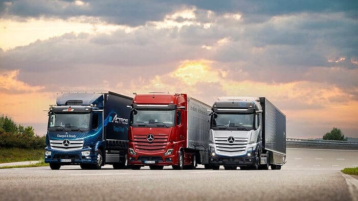 Effizient und nachhaltig unterwegs in die Zukunft: Mercedes-Benz Trucks präsentiert im Rahmen von „Shaping the Now & Next 2021“ Lösungen für einen wirtschaftlichen wie auch CO2-neutralen Straßengüterverkehr