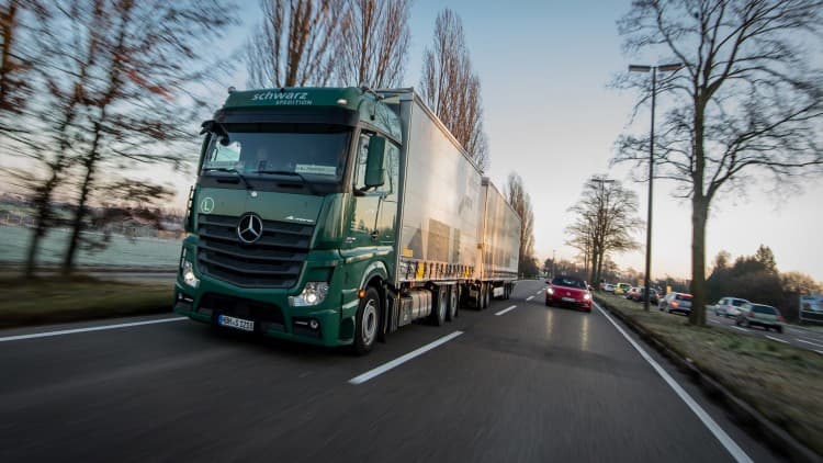 Deutschland und Niederlande unterzeichnen Abkommen zum Lang-Lkw