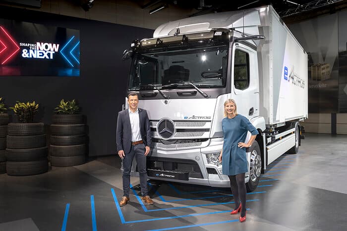 Unter Strom: Mercedes-Benz Trucks präsentiert mit vollelektrischen Fahrzeugen innovative Lösungen für die Energiewende im Straßengüterverkehr